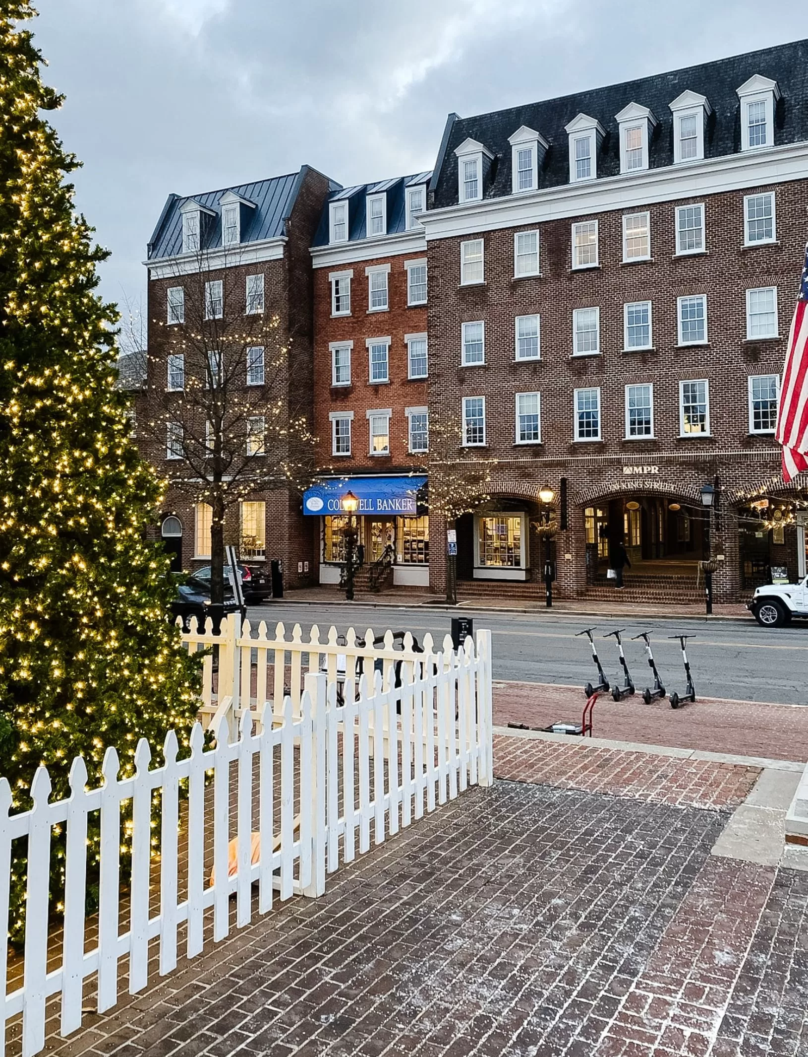 Old Town Alexandria Holiday Tree Market Square